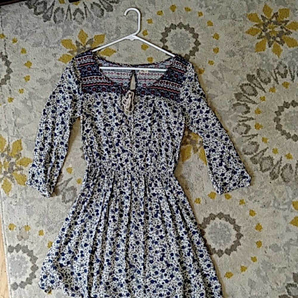 Pretty Hollister Flowy Mini Dress size Medium